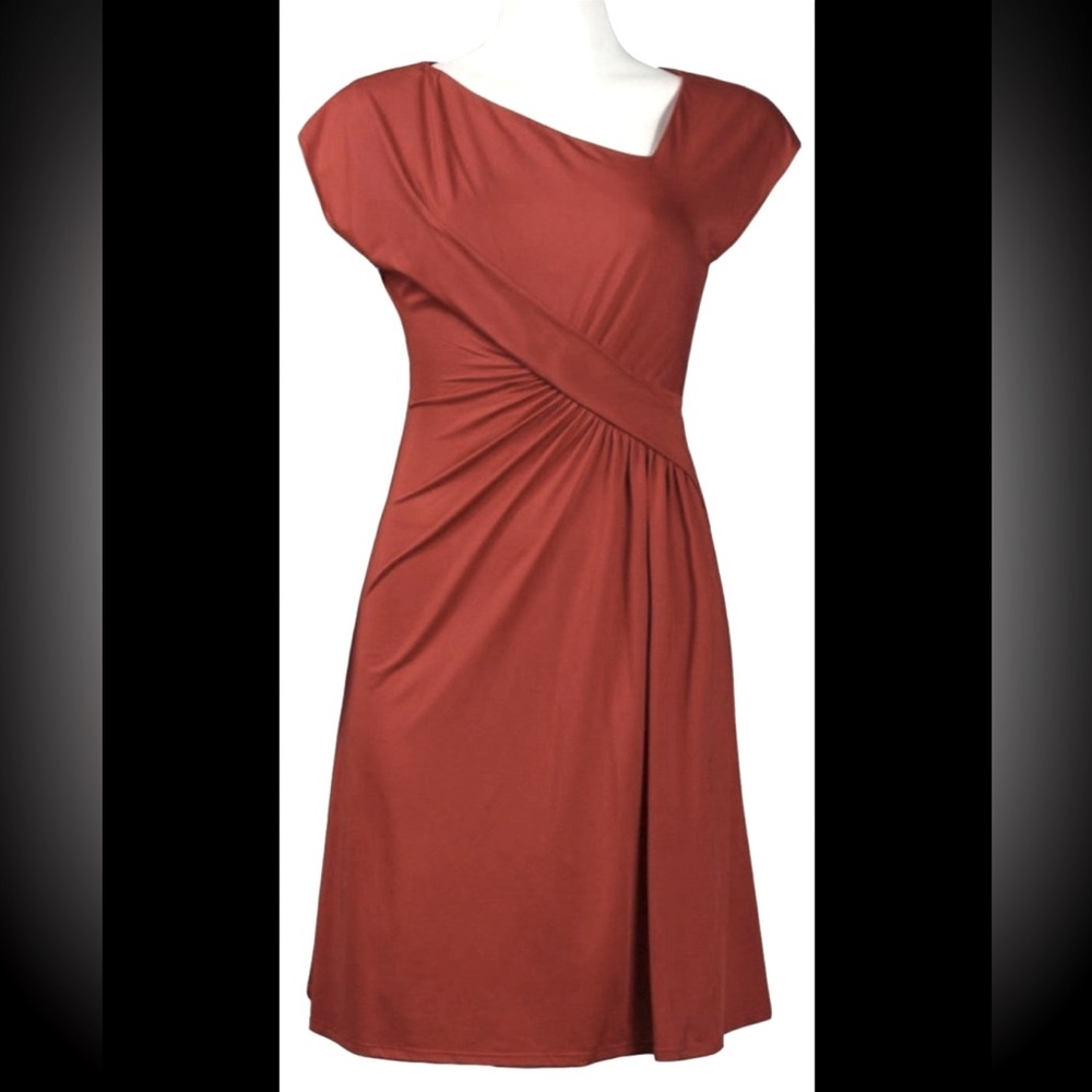 Vince Camuto - Asymmetrical Neckline, Fully Lined, Cap Sleeve, Exposed Back Zip
